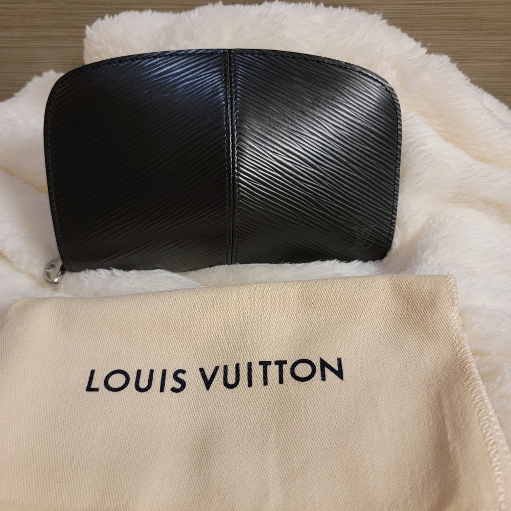 Authentic Louis Vuitton Demi Lune purse.